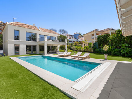 Private villa in an exclusive community in Los Arqueros, Benahavís