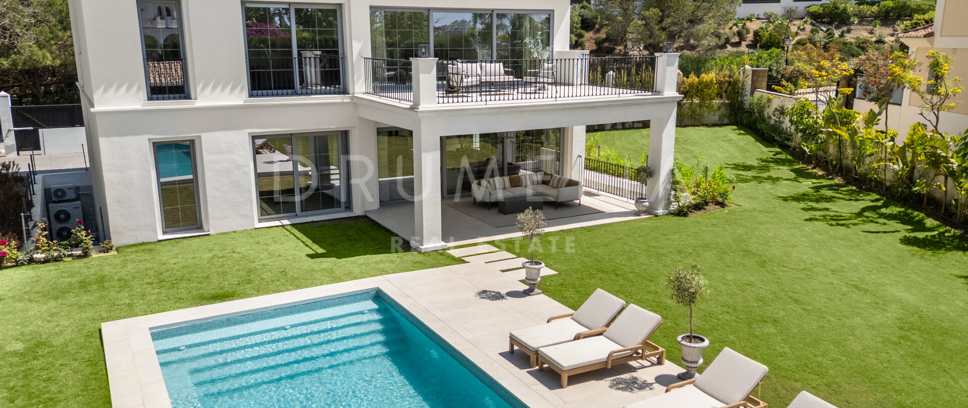Villa privada en comunidad exclusiva en Los Arqueros, Benahavís
