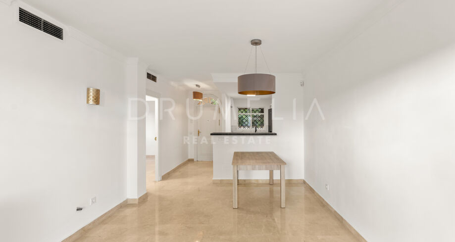 Appartement rénové au rez-de-chaussée avec jardin privé à Aloha Gardens