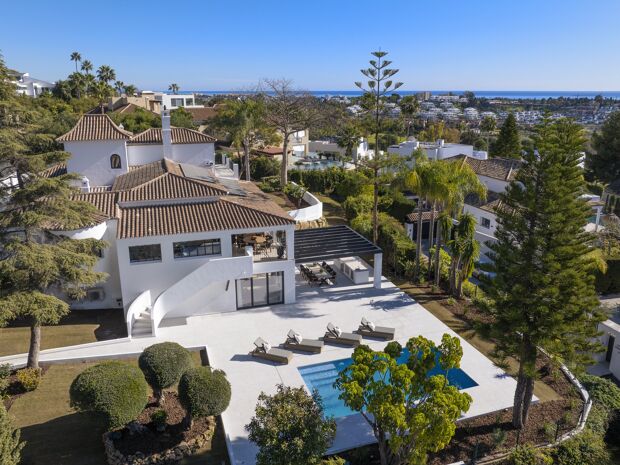 Luxury Contemporary Villa With Sea and Golf Views in El Paraíso Alto, Benahavís