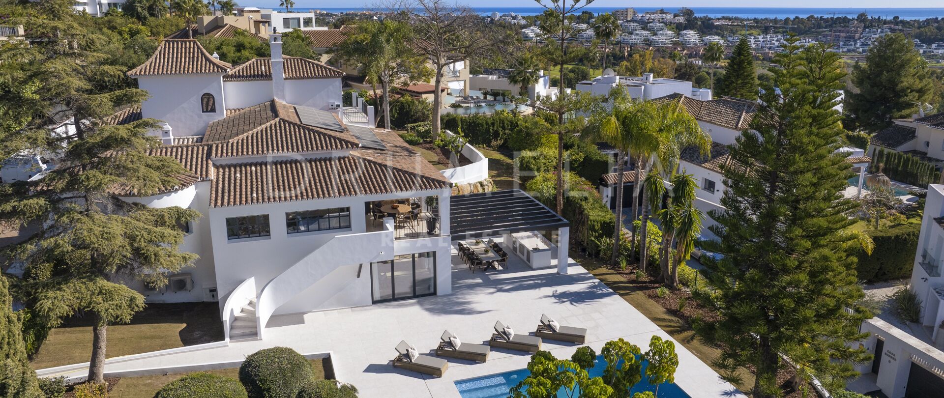 Luxury Contemporary Villa With Sea and Golf Views in El Paraíso Alto, Benahavís