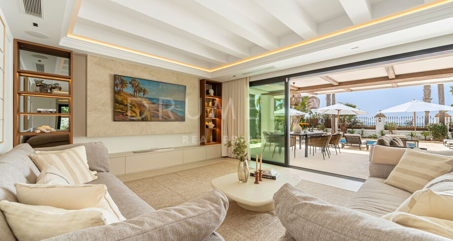 Beachfront Luxury Villa in Puerto Banús with Sea Views