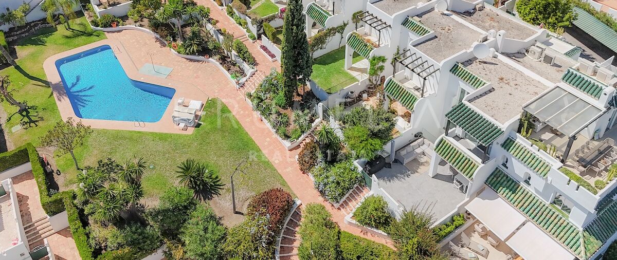 Jasny Dom Szeregowy z Ekspozycją Południową w La Colina, Nueva Andalucía