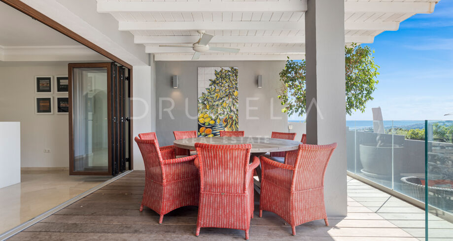 Townhouse with Views and Private Pool in La Perla de la Heredia