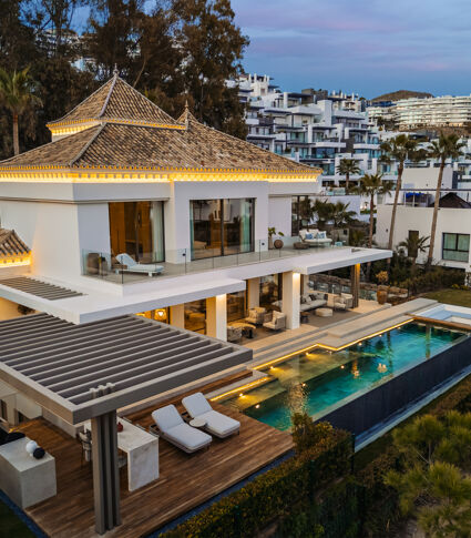 Contemporary villa with sea and golf views – La Quinta