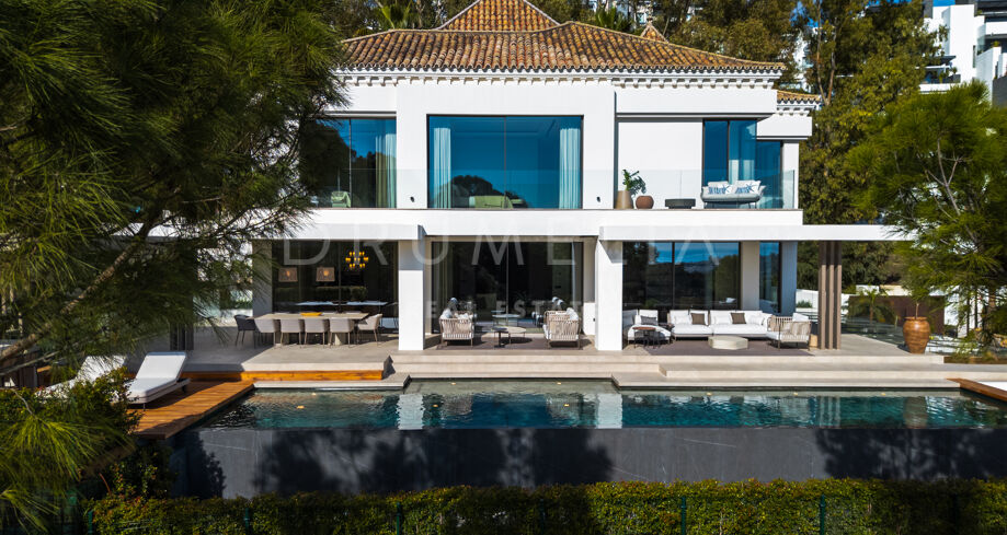 Contemporary villa with sea and golf views – La Quinta