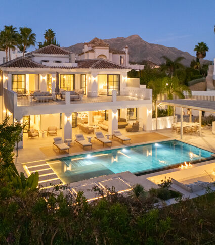 Modern Mediterranean Villa with Sea Views in El Herrojo, Benahavis