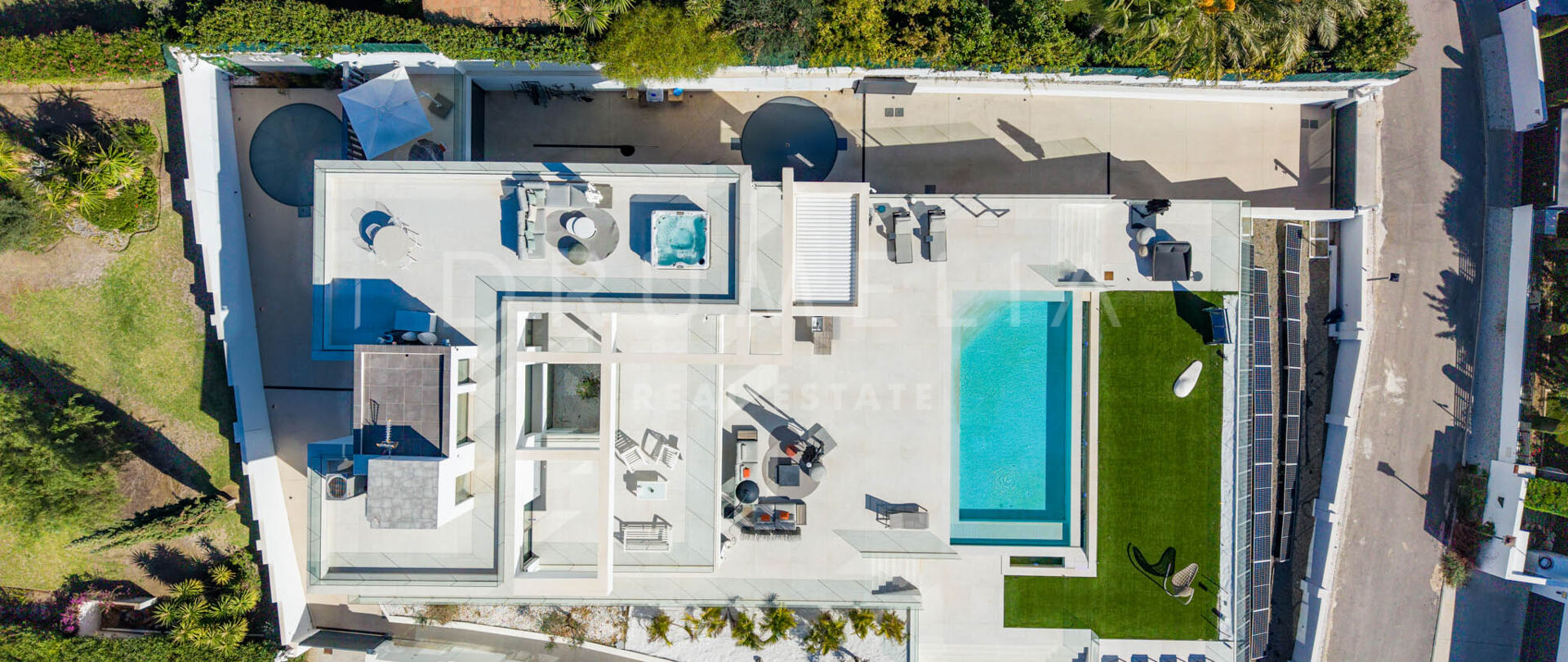 Contemporary Villa With Panoramic Sea, Golf, Gibraltar and Mountain Views- Paraiso Alto