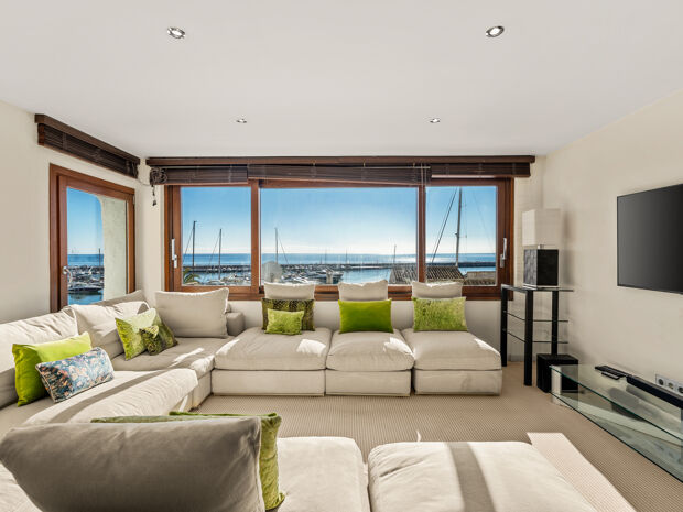 Apartament w Puerto Banús z Widokiem na Morze i Panoramą Mariny