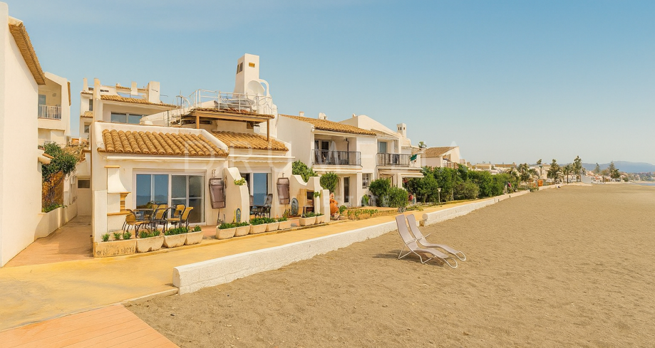 Semi-Detached Villa on the Front Line of the Beach in Bahía Dorada
