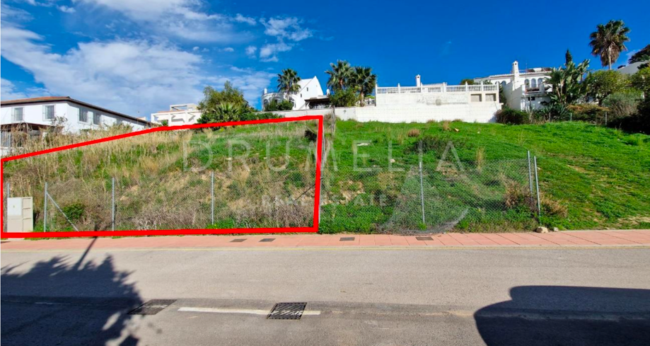 Plot with Project and Open Views in Estepona