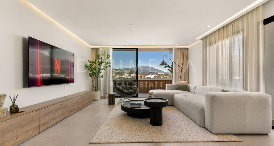 Renovated Penthouse in Jardines de Andalucía with Sea and Mountain Views