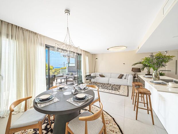 Geräumiges Apartment mit 3 Schlafzimmern in der renommierten Urbanisation Las Mesas, Estepona