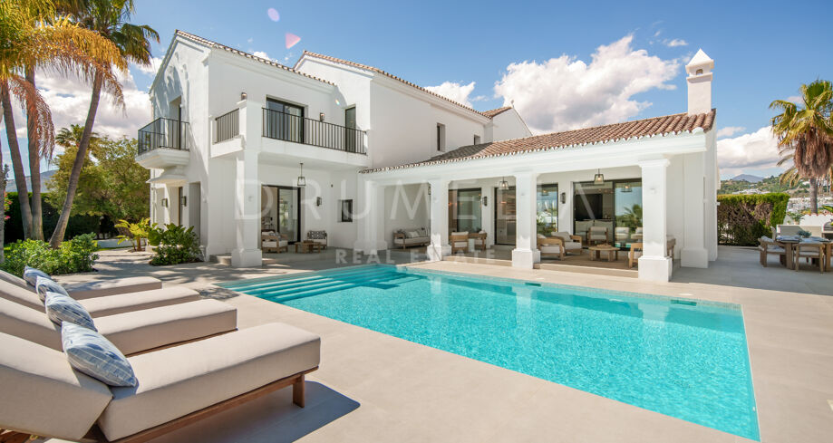 Elegant Contemporary Villa - Panoramic Sea and Mountain views