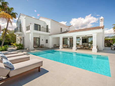 Elegant Contemporary Villa - Panoramic Sea and Mountain views