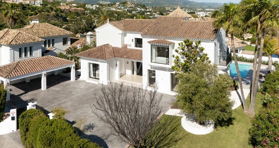 Elegant Contemporary Villa - Panoramic Sea and Mountain views
