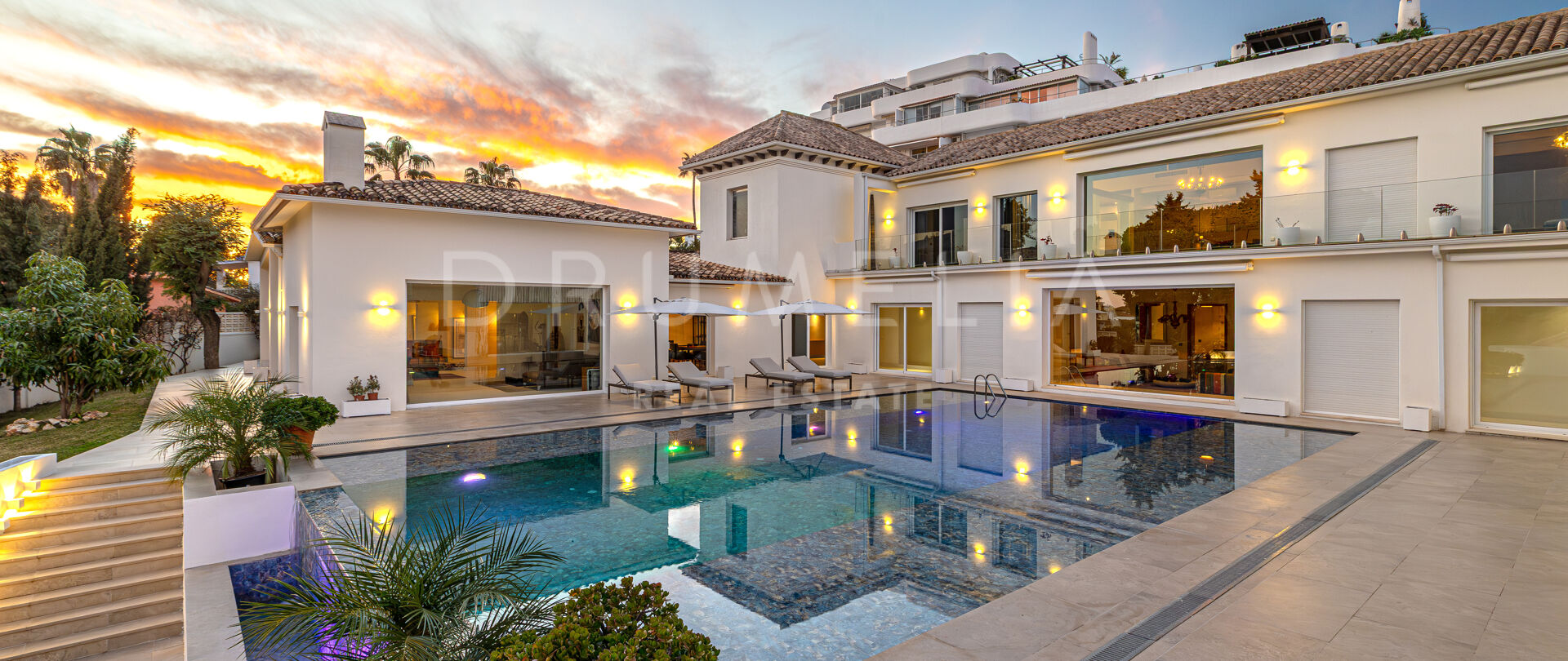 South-facing seven-bedroom villa in Guadalmina Alta, close to Golf with rental license