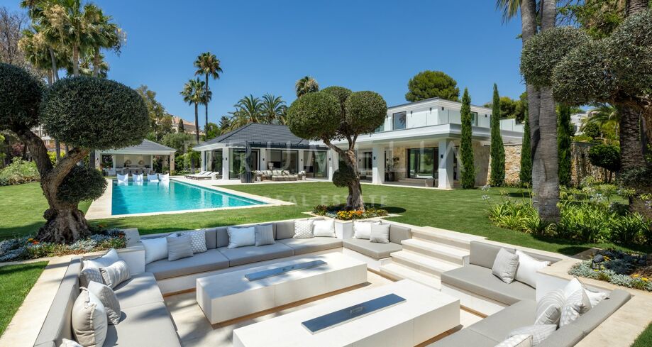Frontline golfvilla met uitzonderlijk uitzicht op de zonsondergang in Las Brisas, Nueva Andalucía, Marbella