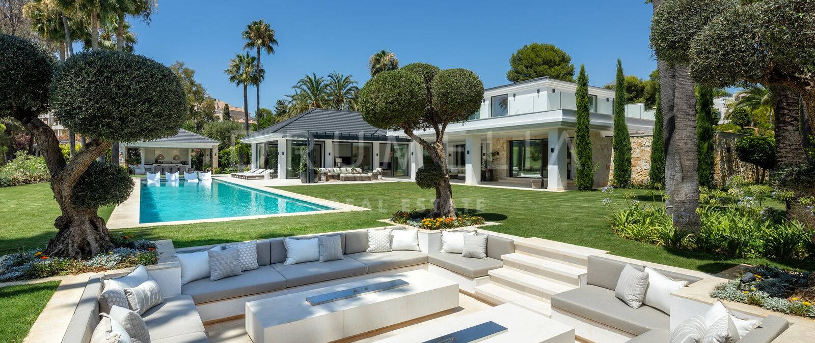 Frontline golfvilla med exceptionell utsikt över solnedgången i Las Brisas, Nueva Andalucía, Marbella