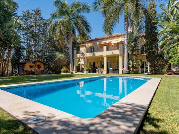 Villa in Las Brisas, Nueva Andalucía mit äußerst privater Lage