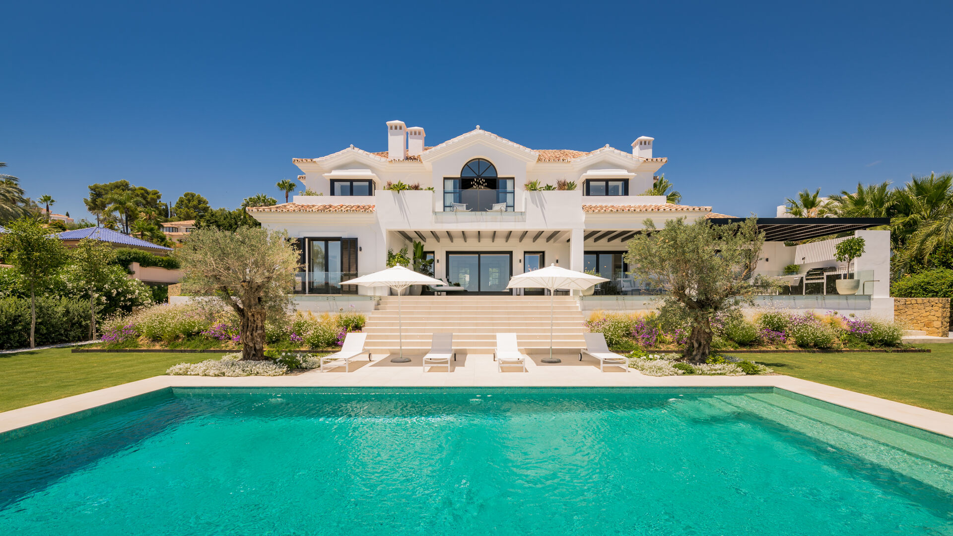 Impressive Modern Grand Villa with Sea Views in La Cerquilla