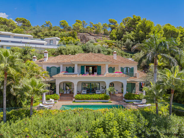 Villa Cascada de Camoján with panoramic sea views