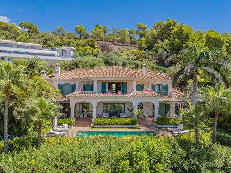 Villa i Cascada de Camoján med panoramautsikt över havet