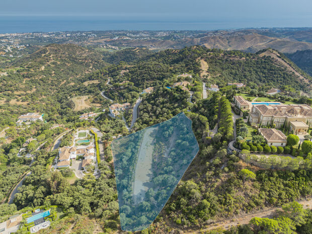 Panoramagrundstück mit Meerblick in La Zagaleta