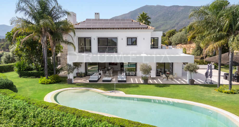 Elegante eigentijdse villa met panoramisch uitzicht op de bergen in La Zagaleta