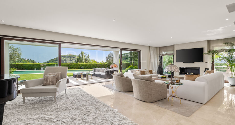 Elegante eigentijdse villa met panoramisch uitzicht op de bergen in La Zagaleta