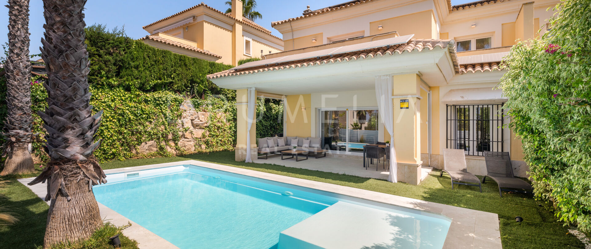 Elegant familjevilla i ett prestigefyllt, gated community i Santa Clara