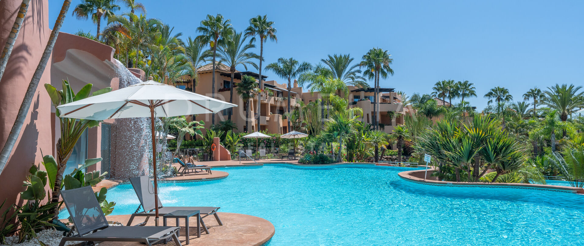 Spacious ground-floor apartment with private garden in Mansion Club, Golden Mile – Marbella