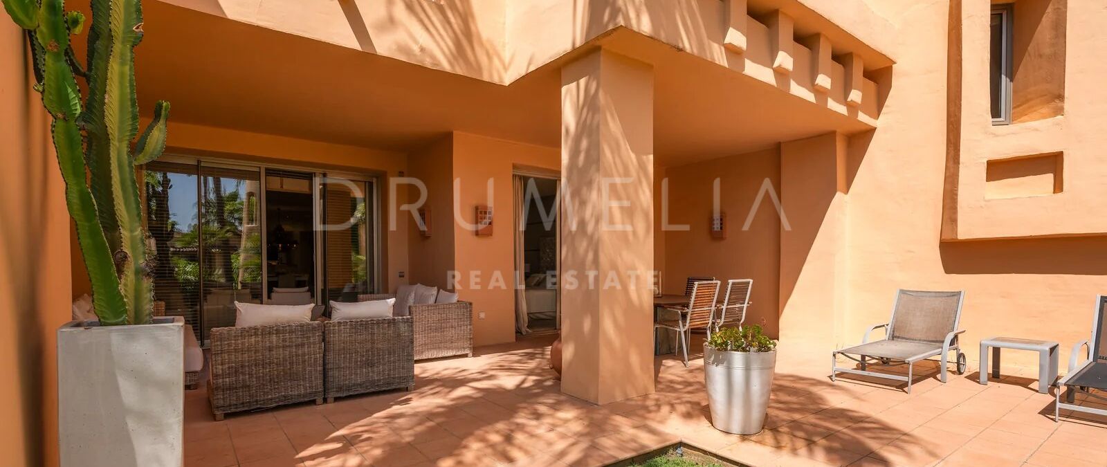 Romslig leilighet i første etasje med privat hage i Mansion Club, Golden Mile – Marbella