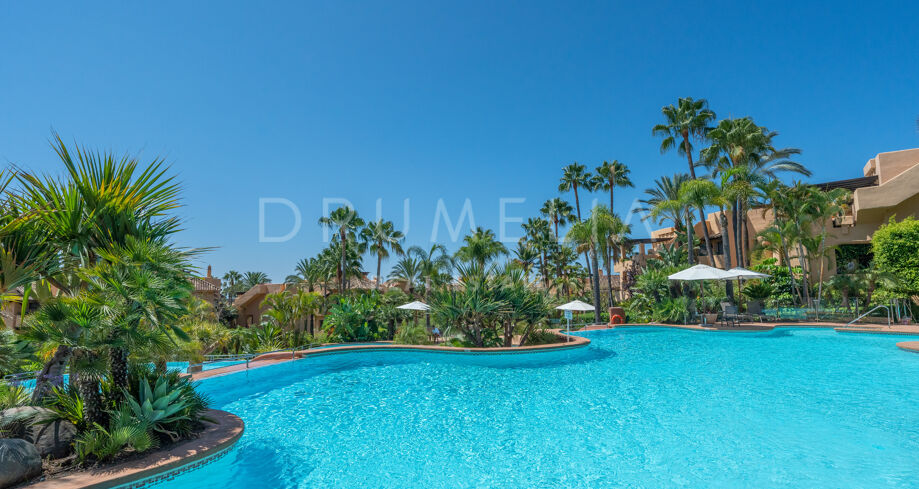 Romslig leilighet i første etasje med privat hage i Mansion Club, Golden Mile – Marbella