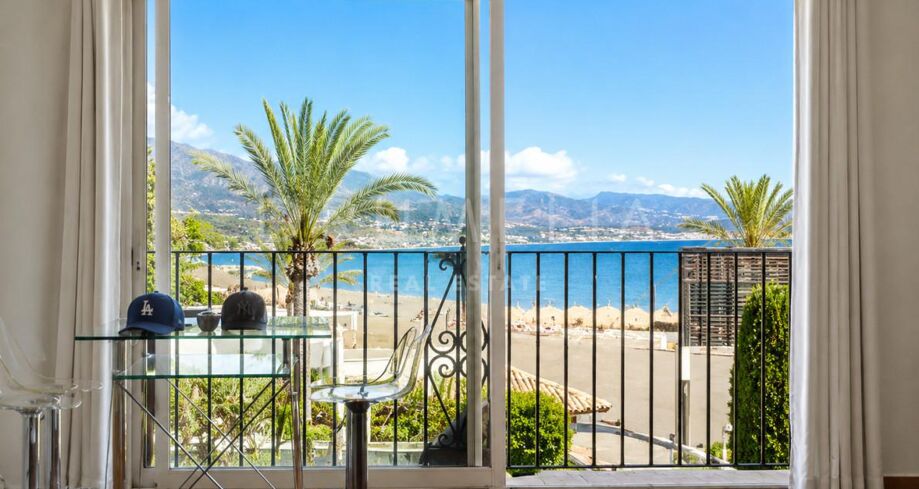Appartement en front de la plage avec vue sur la mer au cœur de Puerto Banús