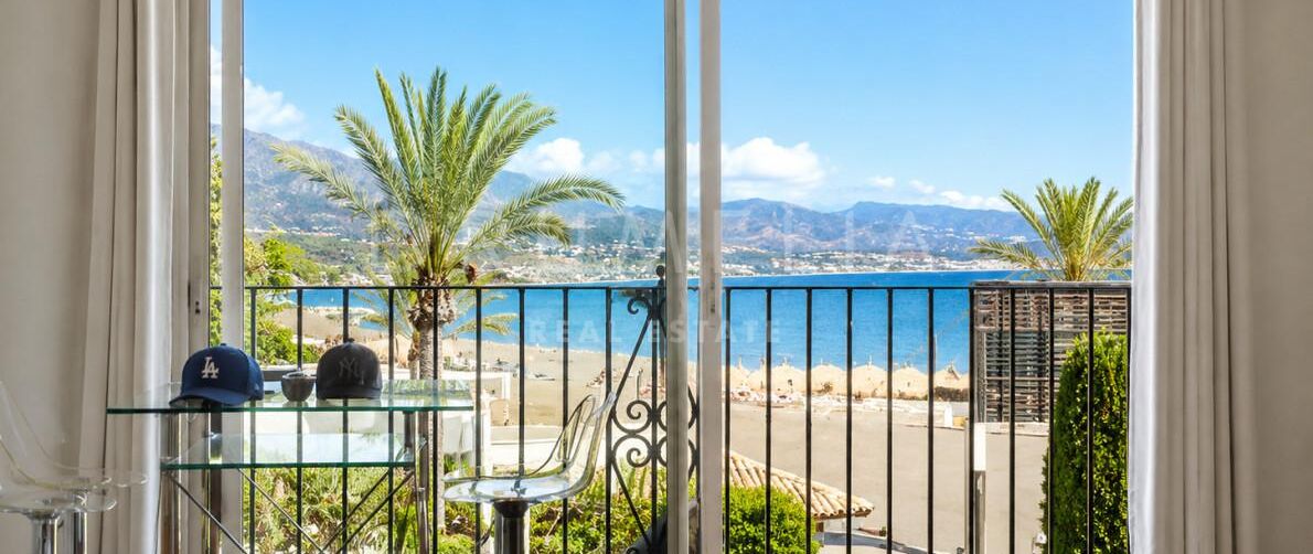 Lägenhet vid havet med havsutsikt i hjärtat av Puerto Banús