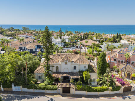 Beachside villa in Marbella East