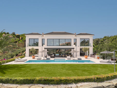 Villa Coppelia - Contemporary Villa with Panoramic Sea Views for Sale in Los Almendros, Benahavís