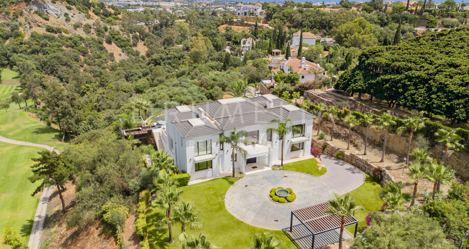 Villa Coppelia - Villa contemporánea con vistas panorámicas al mar en venta en Los Almendros, Benahavís