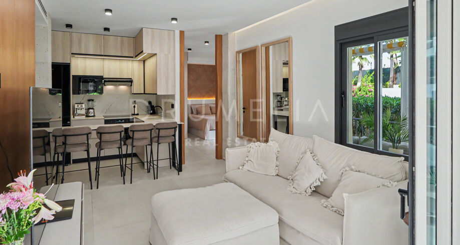 Odnowiony apartament na parterze w Andalucía del Mar, Puerto Banús