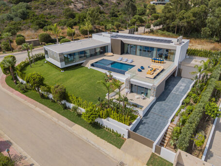 Villa for salg i La Reserva, Sotogrande