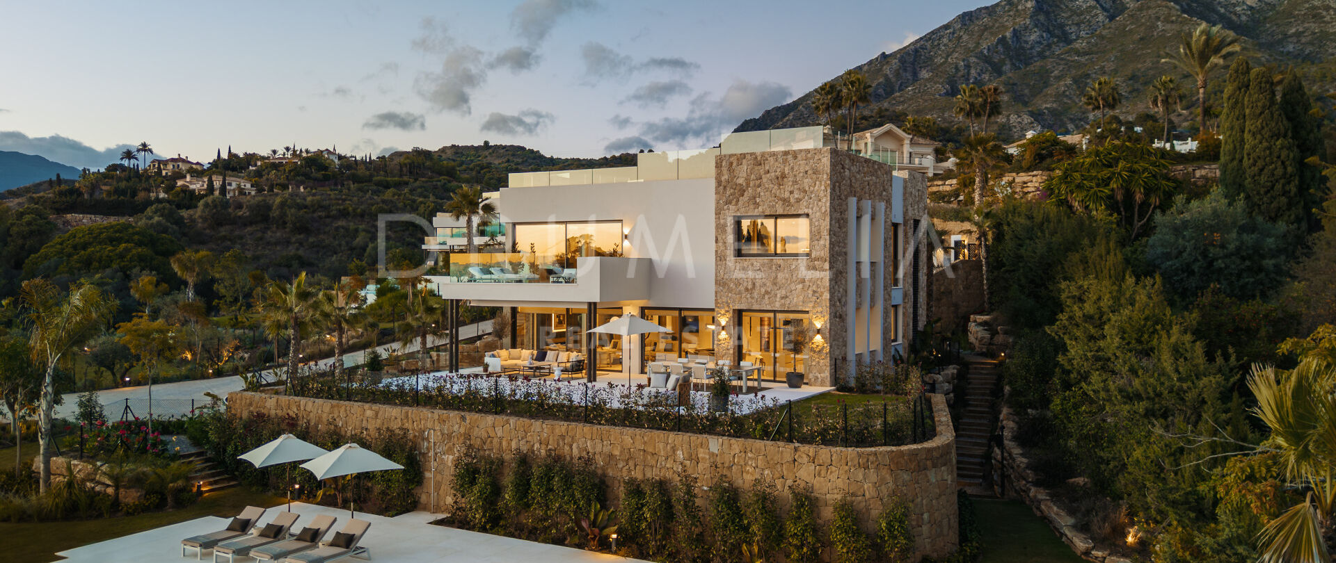 Luxusvilla mit Meerblick in Marbella Hill Club