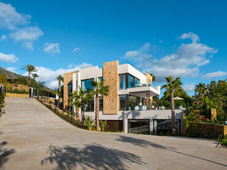 Luxe villa met zeezicht in Marbella Hill Club