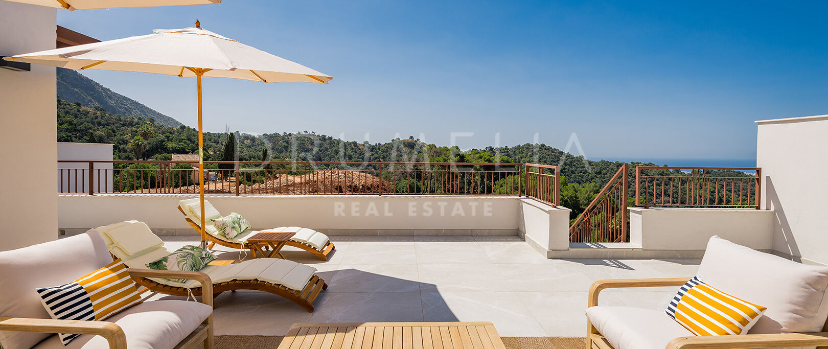 Eksepsjonelt duplex penthouse med storslått utsikt over hav og fjell i Almazara Hills