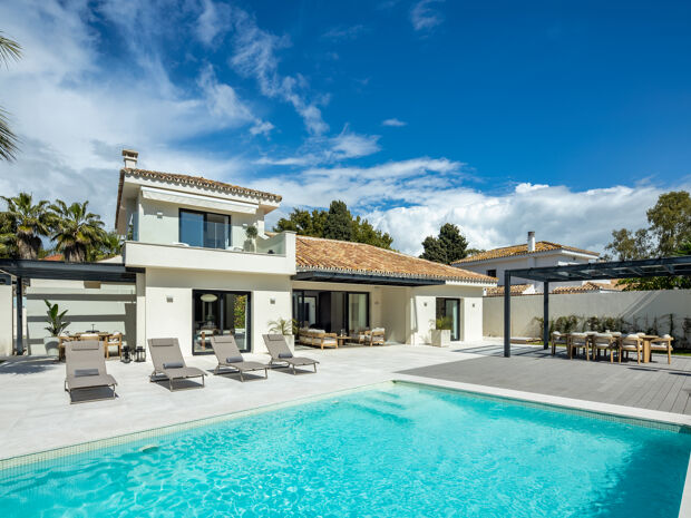Renovert villa i Cortijo Blanco nær strand