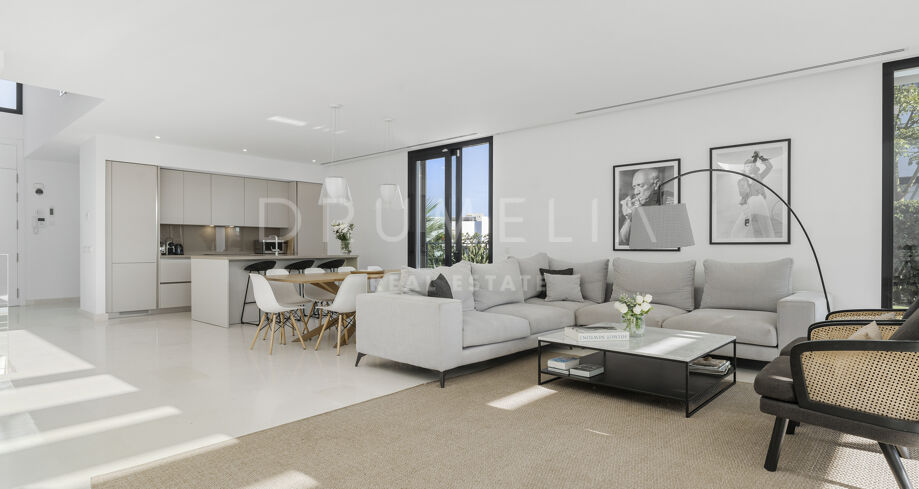 Villa in Cabopino Marbella with Panoramic Golf and Sea Views