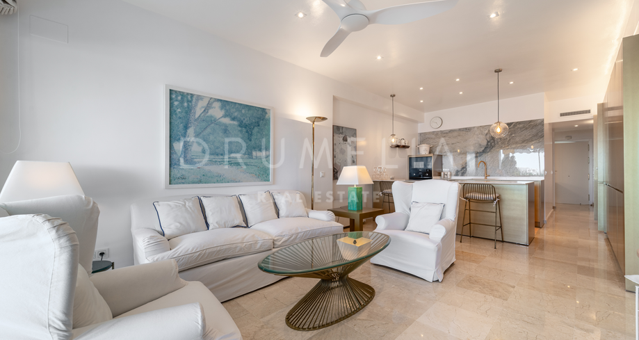 Completely renovated beachfront apartment with panoramic sea views in El Beach of Guadalmina, San Pedro de Alcantara