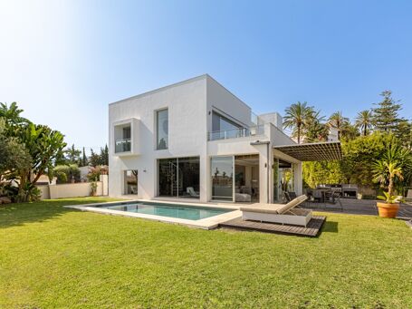 Kürzlich renovierte moderne Villa in El Rosario, Marbella Ost