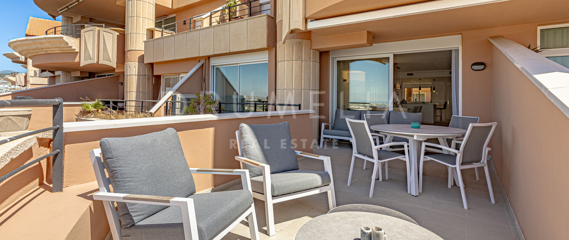 Апартаменты в Magna Marbella с видом на море и Африку