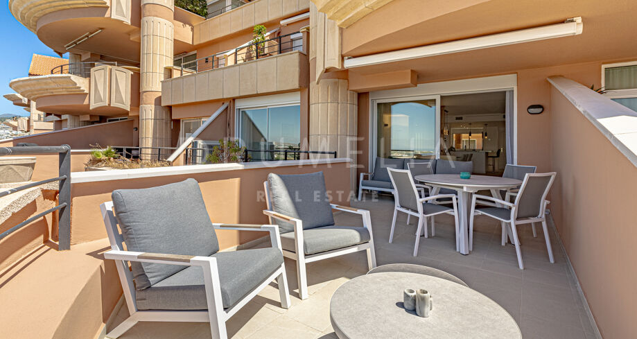 Apartment in Magna Marbella with Sea and Africa Views